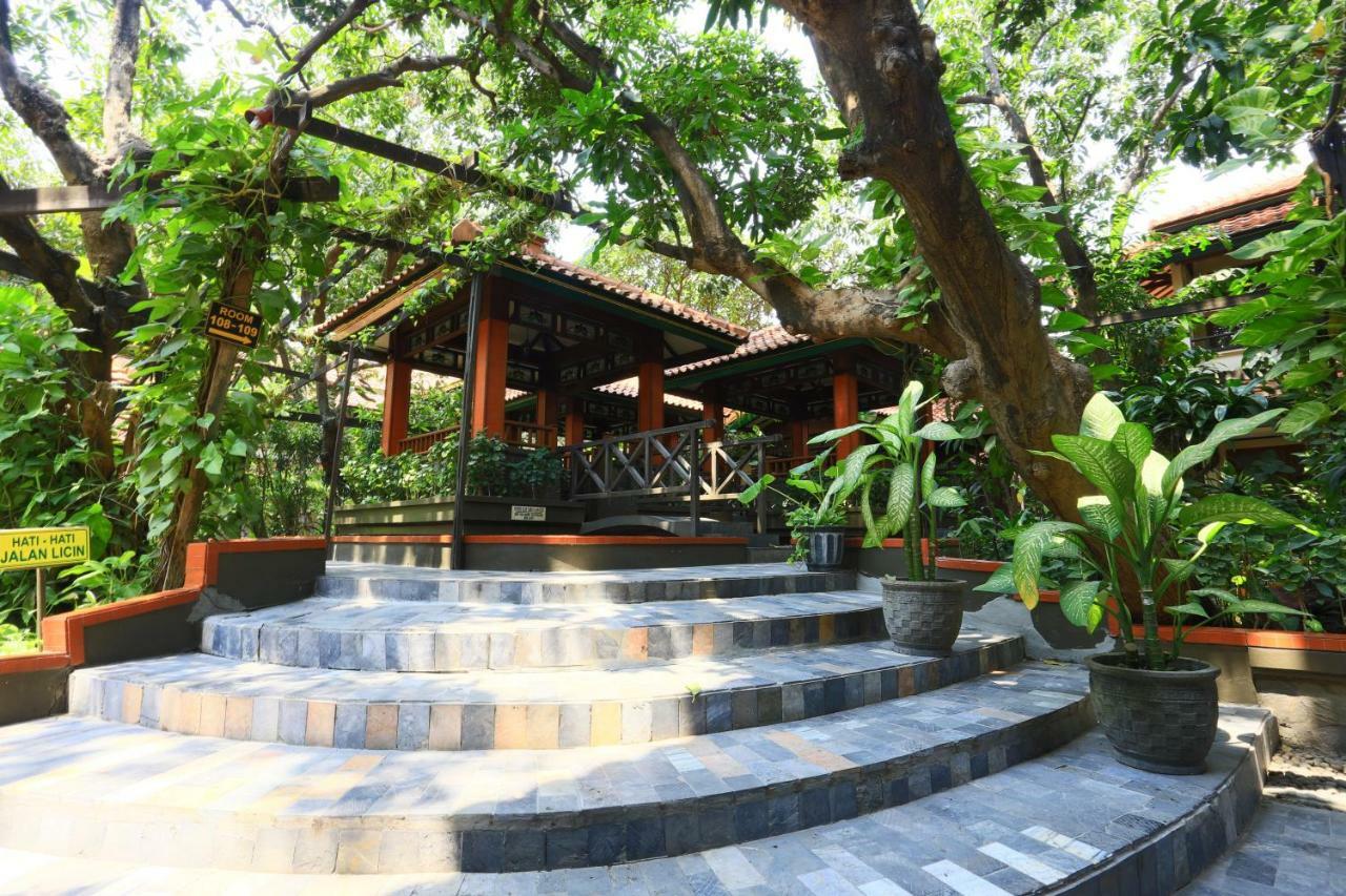 Sapta Nawa Resort 1 Gresik Exterior photo